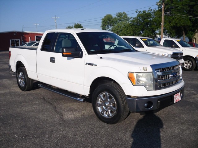Ford F-150 Vehicle Full-screen Gallery Image 02