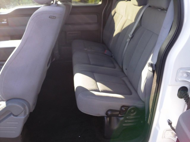 Ford F-150 Vehicle Full-screen Gallery Image 05