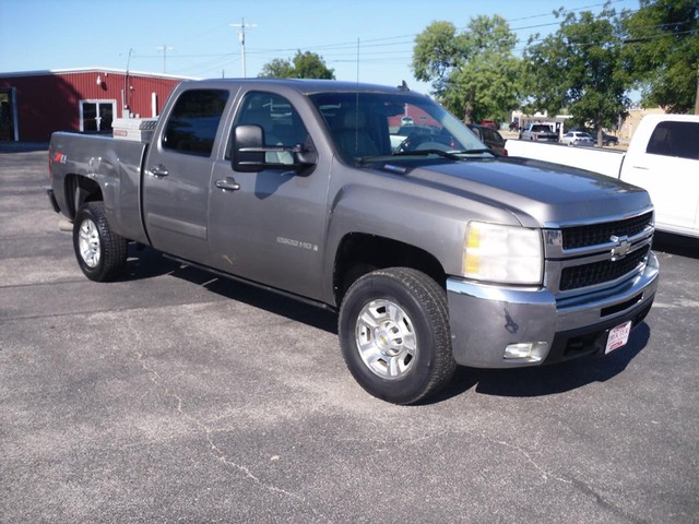 Chevrolet Silverado 2500HD Vehicle Full-screen Gallery Image 02