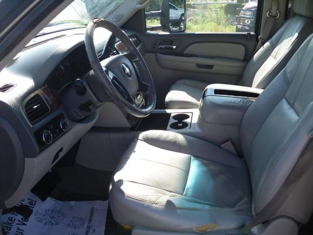 Chevrolet Silverado 2500HD Vehicle Full-screen Gallery Image 04