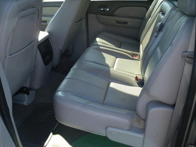 Chevrolet Silverado 2500HD Vehicle Full-screen Gallery Image 05