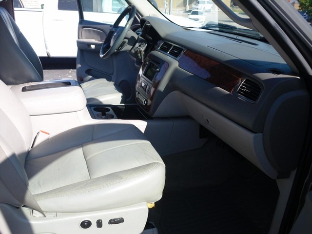 Chevrolet Silverado 2500HD Vehicle Full-screen Gallery Image 07