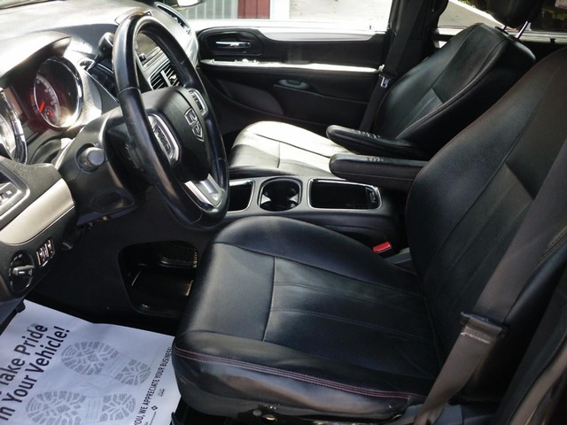Dodge Grand Caravan Vehicle Full-screen Gallery Image 04