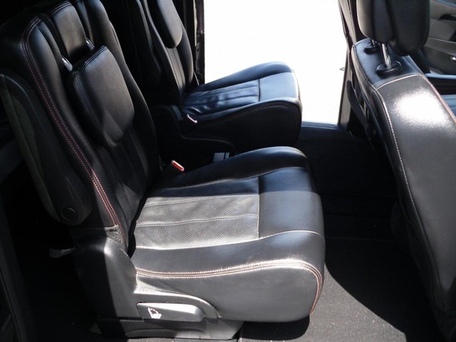 Dodge Grand Caravan Vehicle Full-screen Gallery Image 06