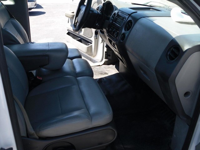 Ford F-150 Vehicle Full-screen Gallery Image 05