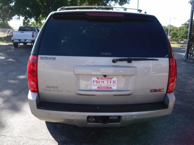 GMC Yukon XL Vehicle Full-screen Gallery Image 03