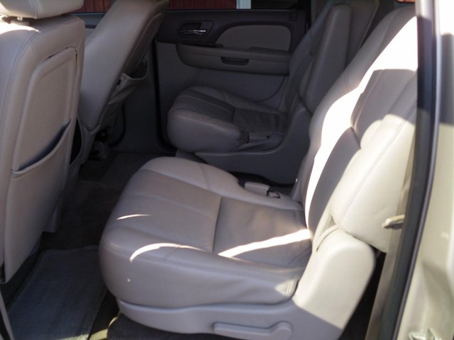 GMC Yukon XL Vehicle Full-screen Gallery Image 05