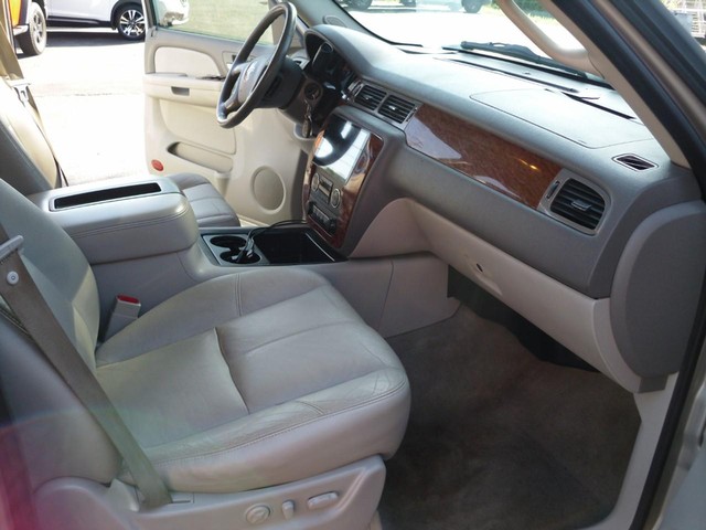 GMC Yukon XL Vehicle Full-screen Gallery Image 07