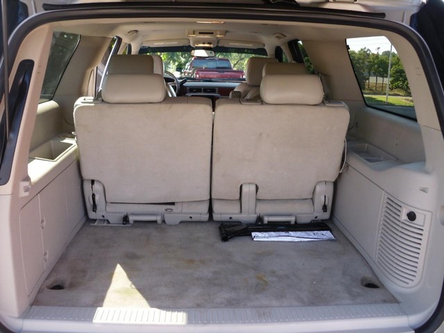 GMC Yukon XL Vehicle Full-screen Gallery Image 08