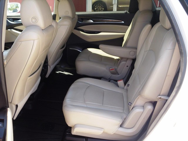 Buick Enclave Vehicle Full-screen Gallery Image 05