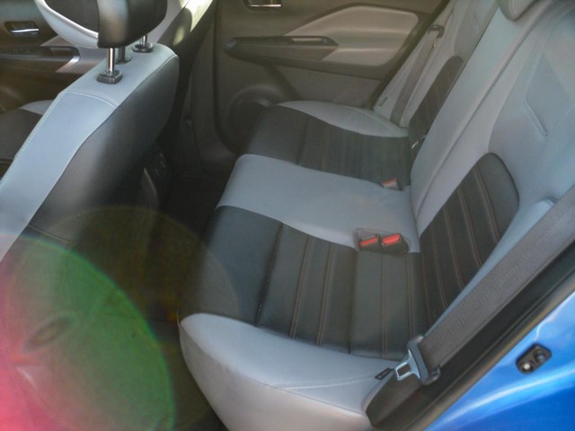 Nissan Kicks Vehicle Full-screen Gallery Image 05
