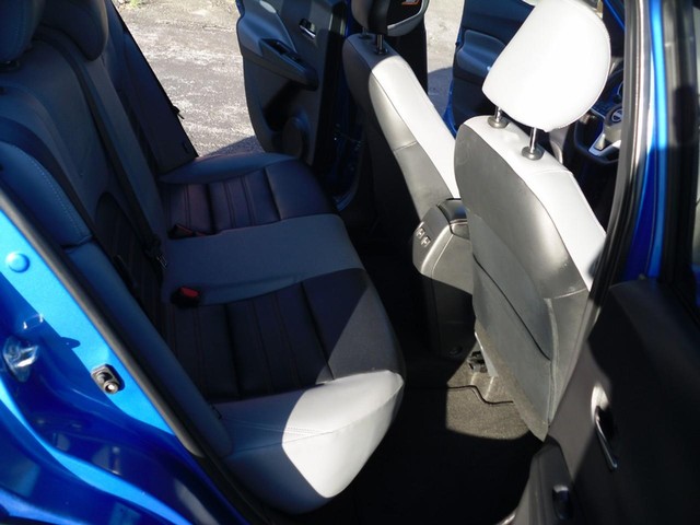 Nissan Kicks Vehicle Full-screen Gallery Image 06
