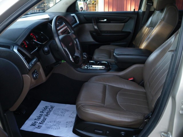 GMC Acadia Limited Vehicle Full-screen Gallery Image 04