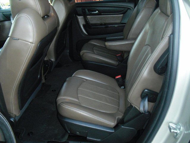 GMC Acadia Limited Vehicle Full-screen Gallery Image 05