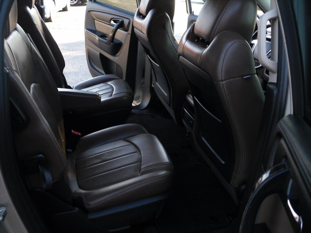GMC Acadia Limited Vehicle Full-screen Gallery Image 06