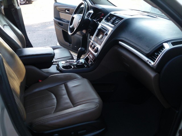 GMC Acadia Limited Vehicle Full-screen Gallery Image 07