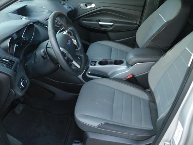 Ford Escape Vehicle Full-screen Gallery Image 04