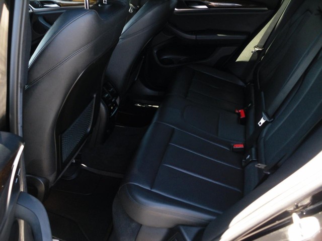 BMW X3 Vehicle Full-screen Gallery Image 05
