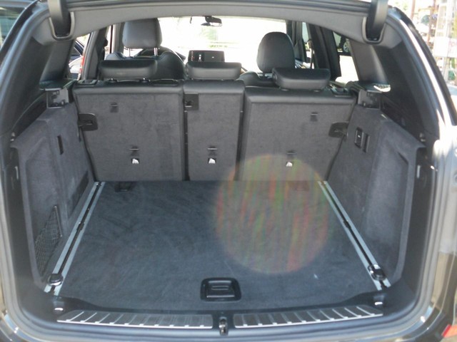 BMW X3 Vehicle Full-screen Gallery Image 08