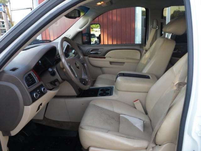 Chevrolet Silverado 2500HD Vehicle Full-screen Gallery Image 04
