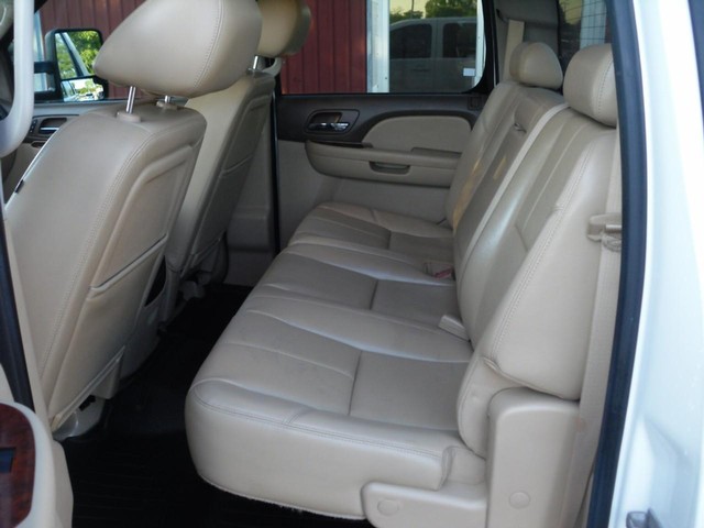 Chevrolet Silverado 2500HD Vehicle Full-screen Gallery Image 05