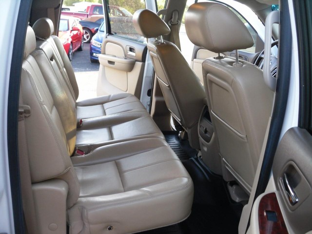 Chevrolet Silverado 2500HD Vehicle Full-screen Gallery Image 06