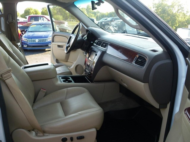Chevrolet Silverado 2500HD Vehicle Full-screen Gallery Image 07