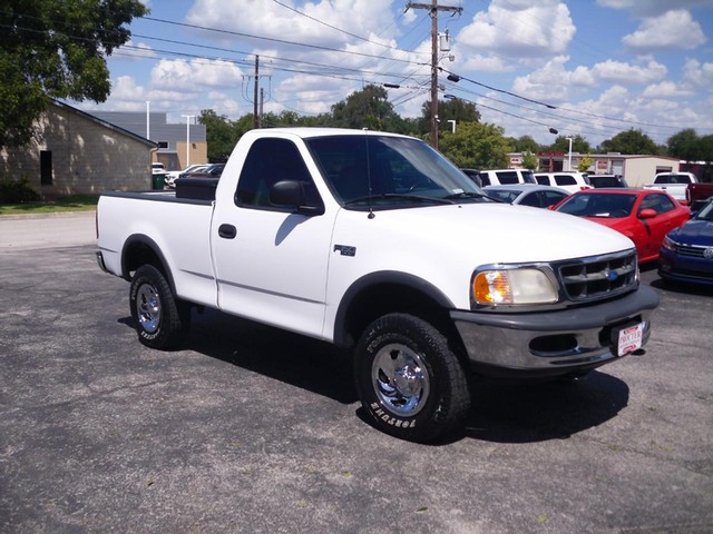 Ford F-150 Vehicle Full-screen Gallery Image 02