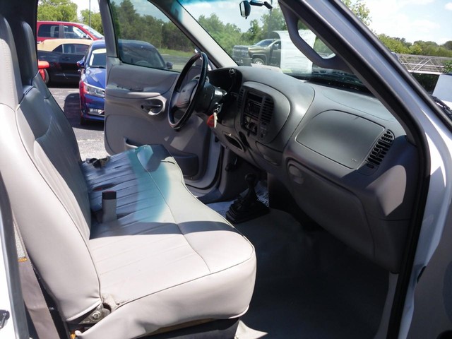 Ford F-150 Vehicle Full-screen Gallery Image 05