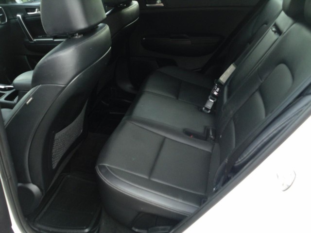 Kia Sportage Vehicle Full-screen Gallery Image 05