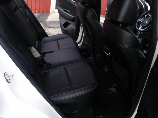 Kia Sportage Vehicle Full-screen Gallery Image 06