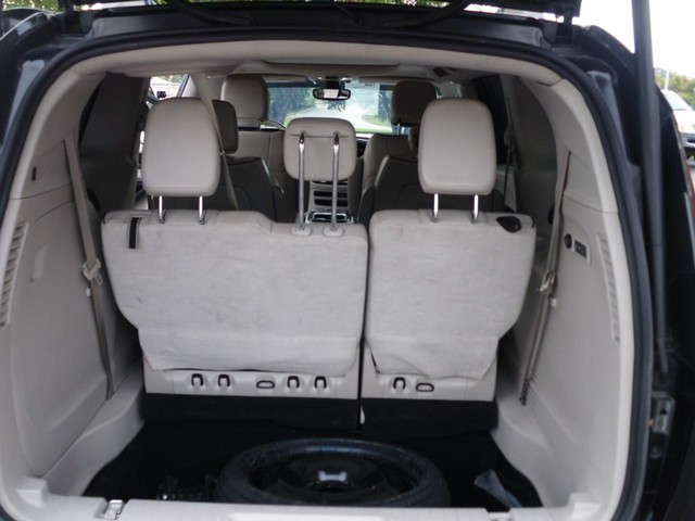 Chrysler Pacifica Vehicle Full-screen Gallery Image 08
