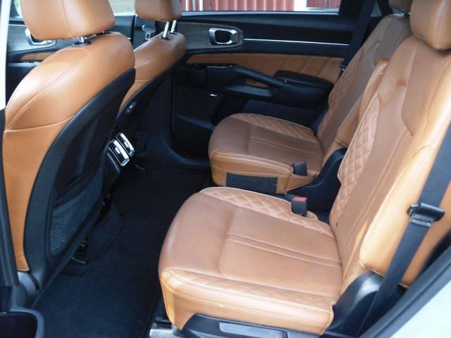 Kia Sorento Vehicle Full-screen Gallery Image 05