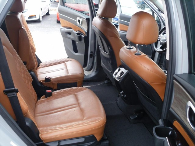Kia Sorento Vehicle Full-screen Gallery Image 06