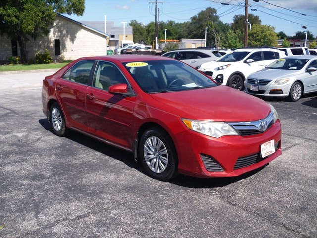Toyota Camry Vehicle Full-screen Gallery Image 02