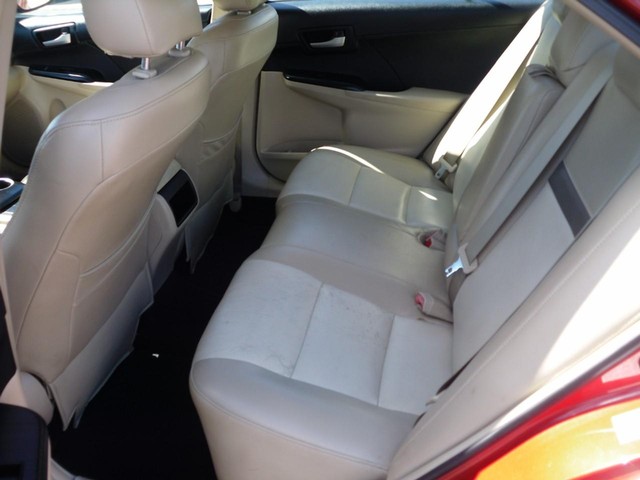 Toyota Camry Vehicle Full-screen Gallery Image 05