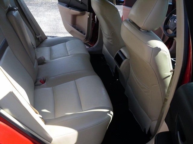 Toyota Camry Vehicle Full-screen Gallery Image 06