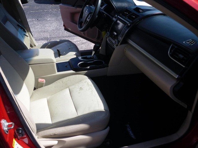 Toyota Camry Vehicle Full-screen Gallery Image 07