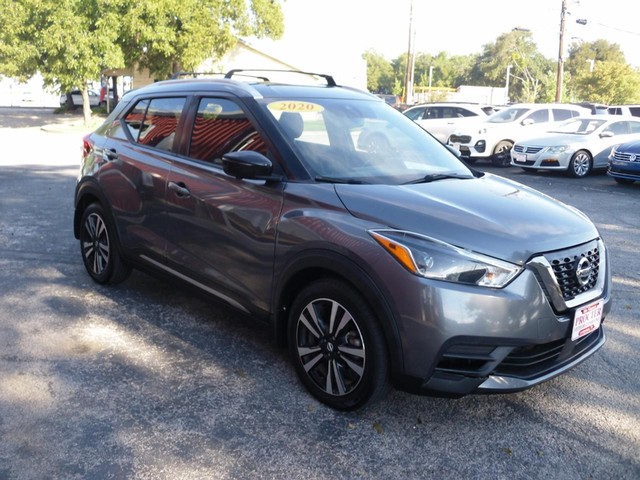 Nissan Kicks Vehicle Full-screen Gallery Image 02