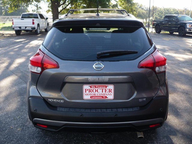 Nissan Kicks Vehicle Full-screen Gallery Image 03