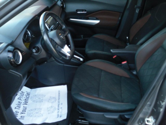 Nissan Kicks Vehicle Full-screen Gallery Image 04
