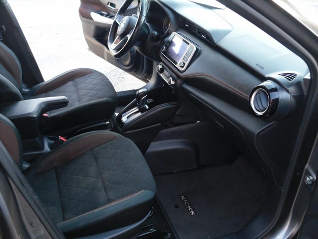 Nissan Kicks Vehicle Full-screen Gallery Image 07
