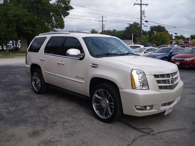 Cadillac Escalade Vehicle Full-screen Gallery Image 02