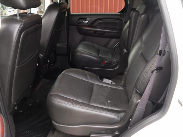 Cadillac Escalade Vehicle Full-screen Gallery Image 06