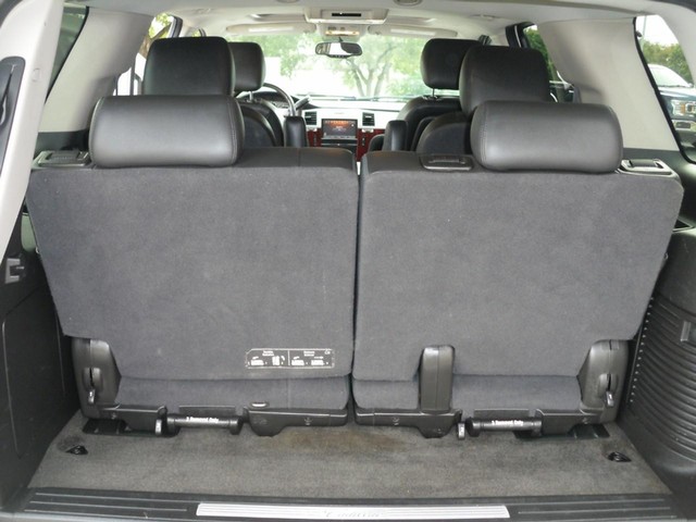 Cadillac Escalade Vehicle Full-screen Gallery Image 09