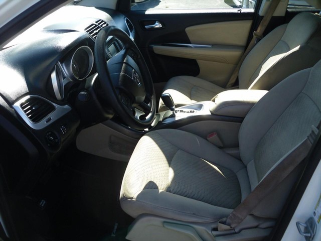 Dodge Journey Vehicle Full-screen Gallery Image 04