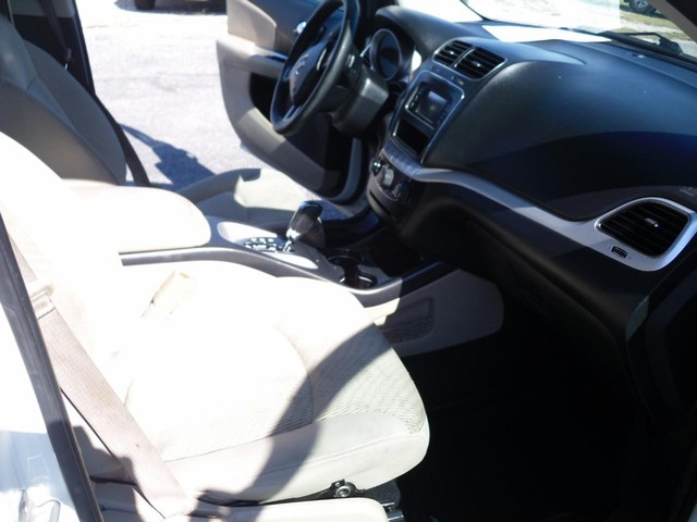 Dodge Journey Vehicle Full-screen Gallery Image 07