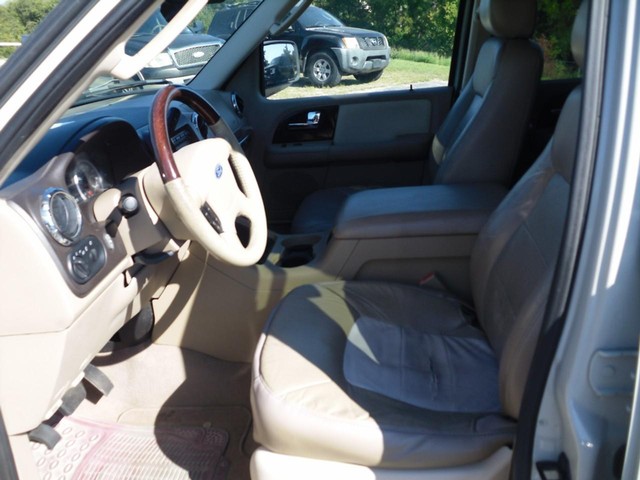 Ford Expedition Vehicle Full-screen Gallery Image 04
