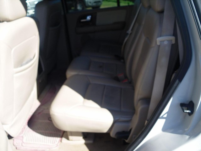 Ford Expedition Vehicle Full-screen Gallery Image 05