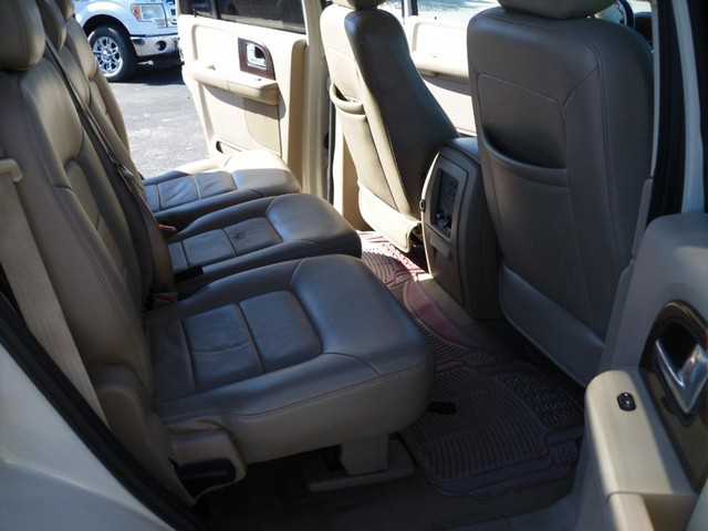Ford Expedition Vehicle Full-screen Gallery Image 06